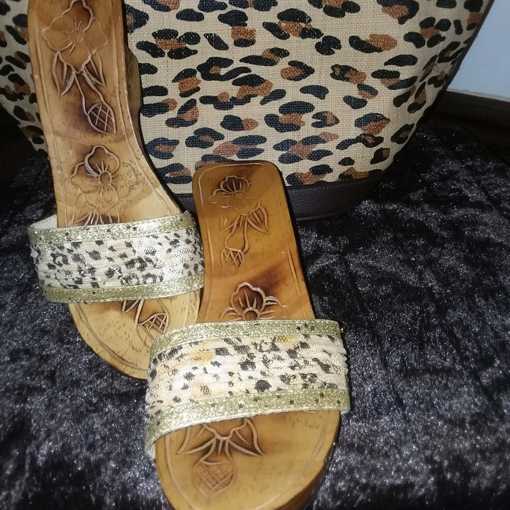 Women's wooden animal sandal